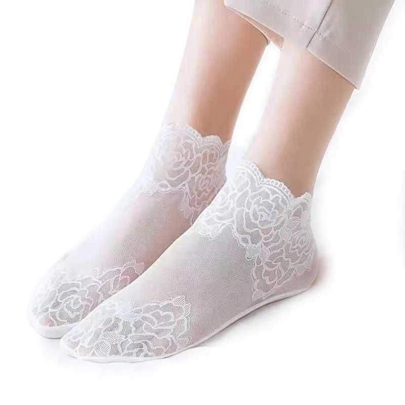 Lace rose pattern socks: a feminine style for every occasion